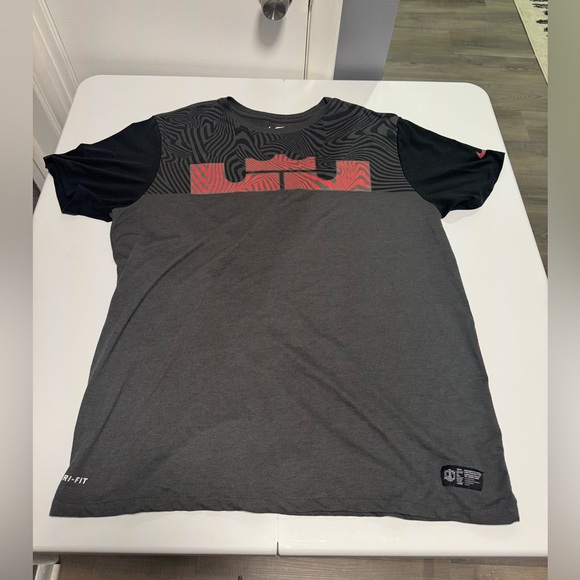 Nike Other - Nike Gray and Black Short Sleeve Tee